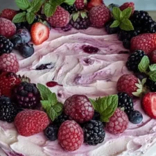 Himmelsk Jordgubbstårta: Lätt & Ljuvligt Recept!