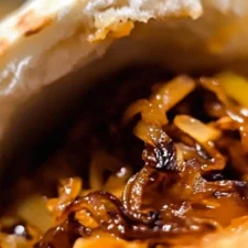 kinesiska pitabröd med karamelliserad lök recept