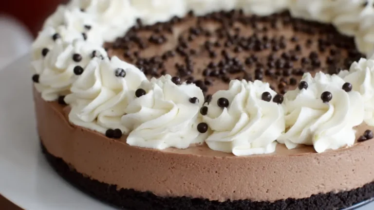 Lyxig mjölkchokladcheesecake med saltkolasås: Enkelt recept