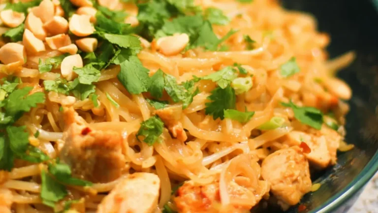Kyckling Pad Thai: Autentiskt recept på 20 minuter