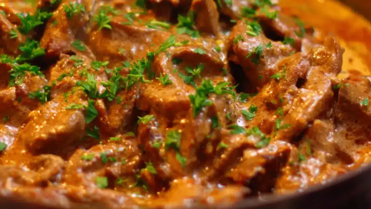 Snabb Mustig Lövbiffsgryta: Krämig Vegetarisk Favorit