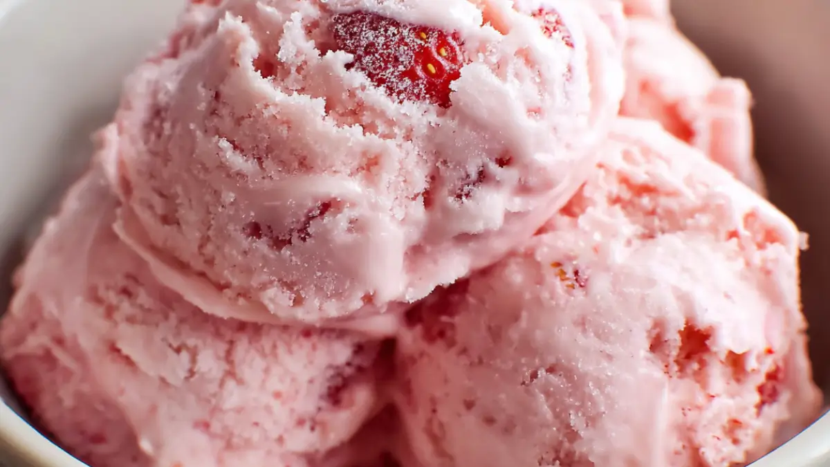 Hemlagad Jordgubbsglass: Sommarens Godaste Dessert