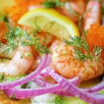 Enkla smördegsflarn med räkor och avokado recept