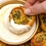 Snabba spenat och fetaostrullar med parmesanost