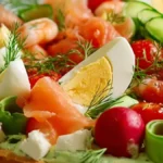 Enkel kall laxpaj med ärtkräm och räkor
