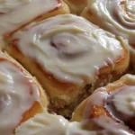 Cinnabons kanelbullar i långpanna med frosting