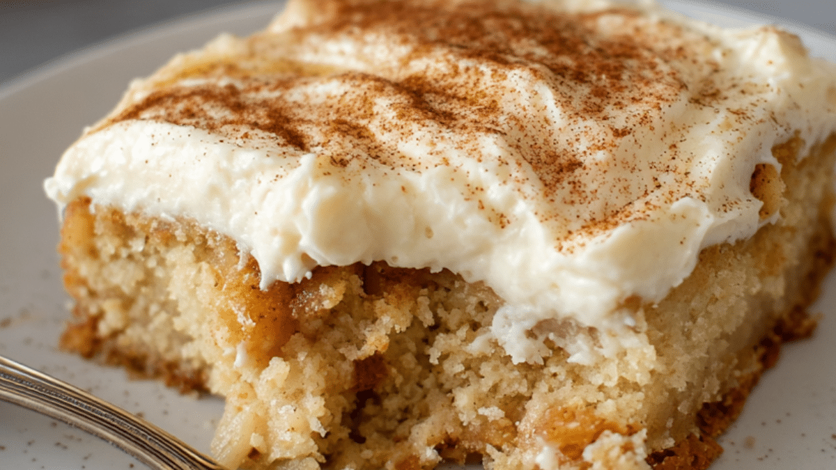 Saftig äppelkaka med frosting: Perfekt enkelt lyxig