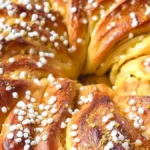 Saffranskrans med mandelmassa & kardemumma