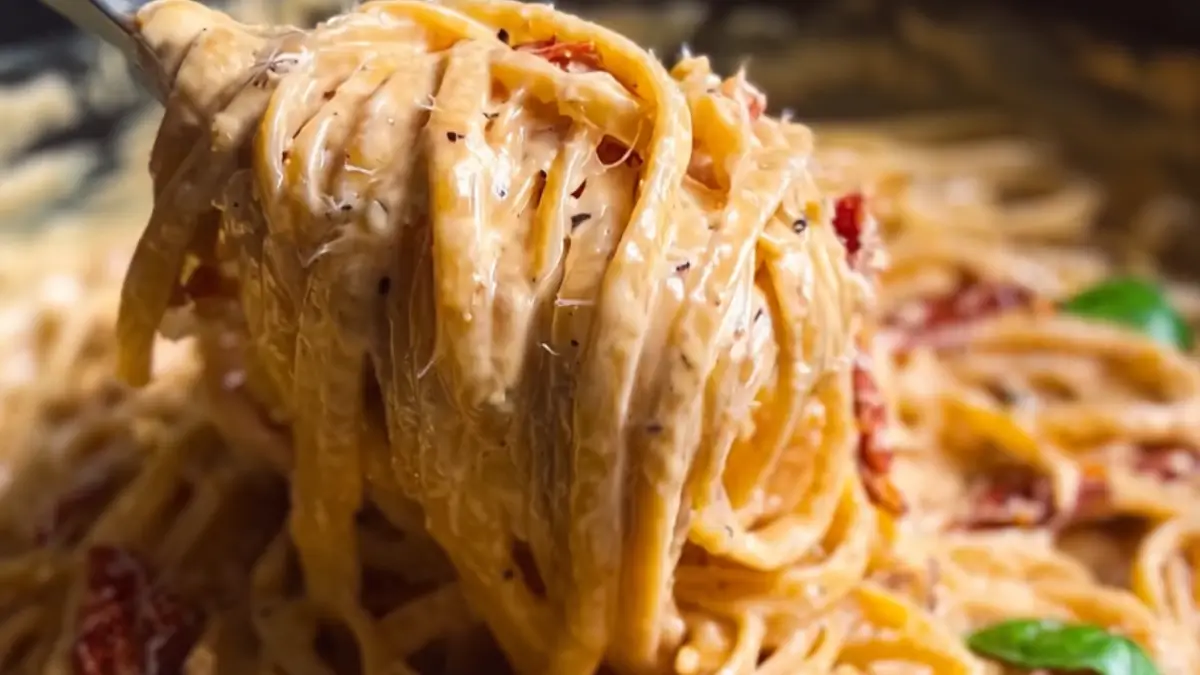 Krämig pasta med soltorkade tomater på 35 min