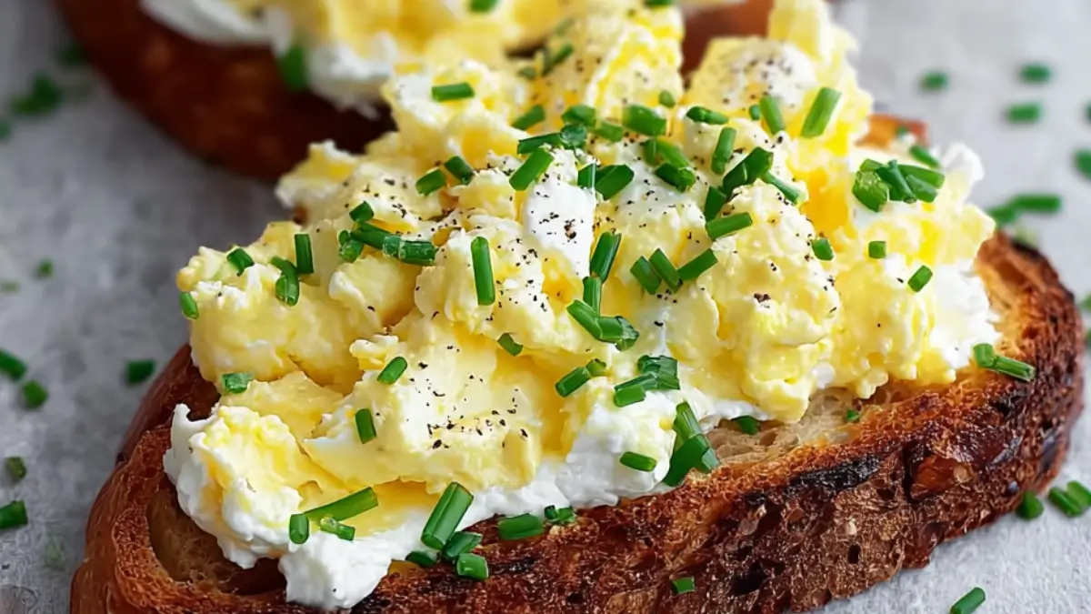6 ingredienser ägg och ricottatoast