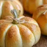 Söta små pumpabröd till Halloween