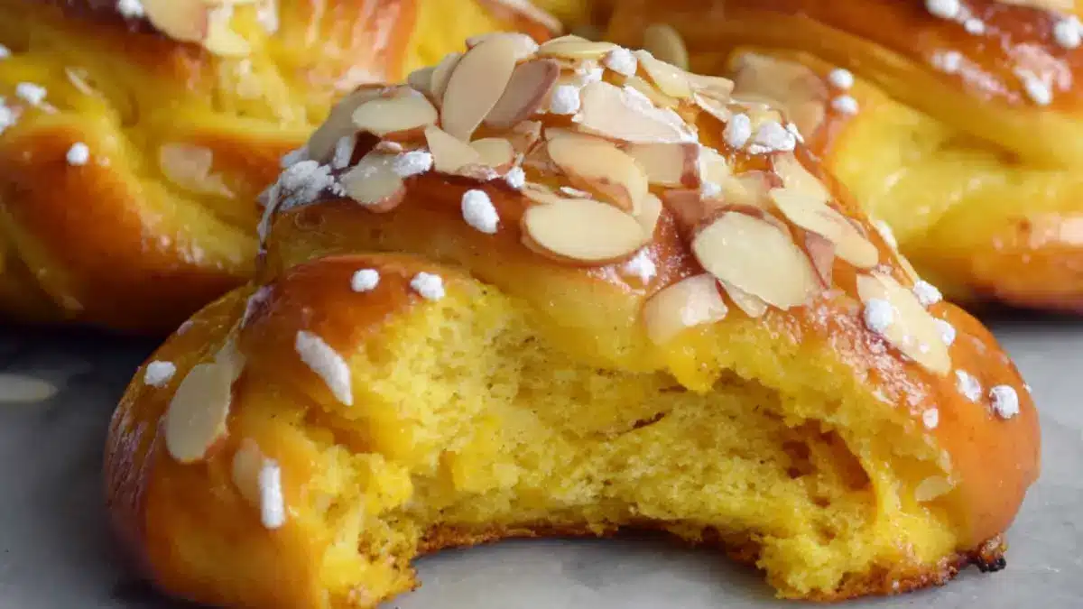 Saffransbullar med mandelmassa & apelsin