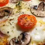 Skapa krispig hemmagjord pizza som ett proffs