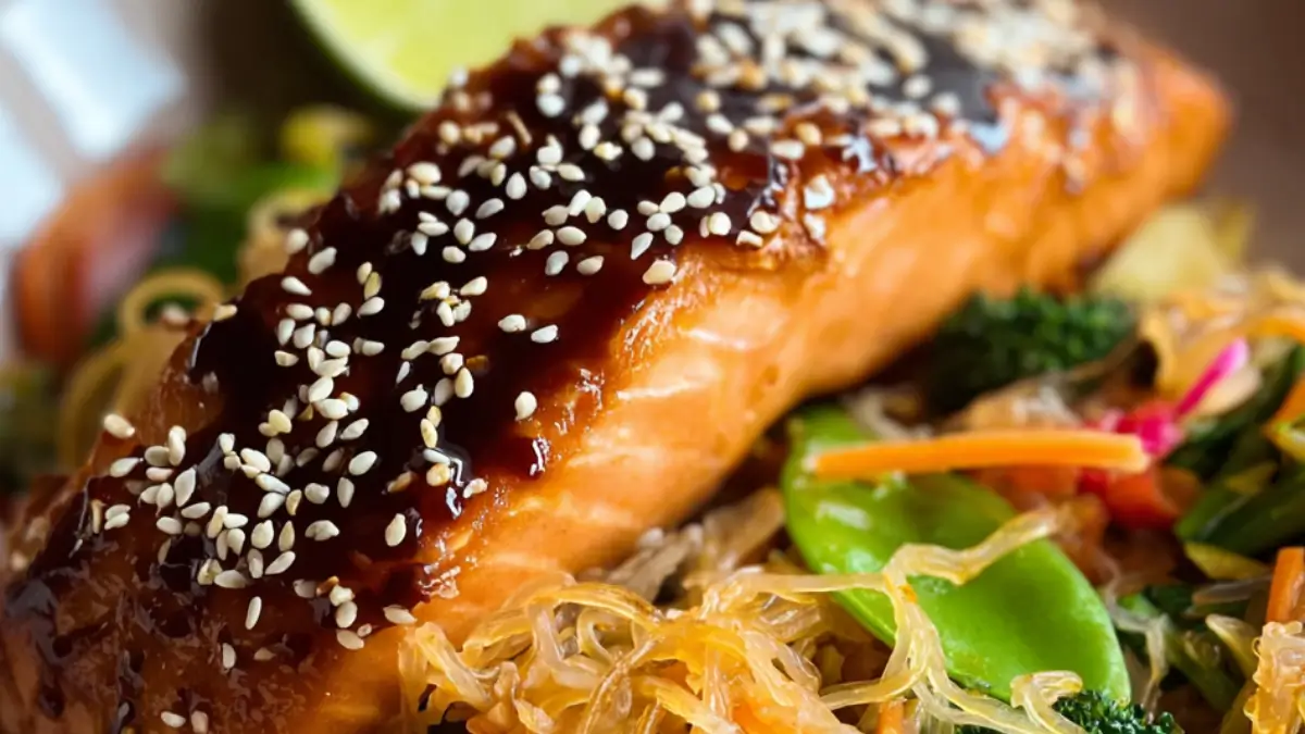 Teriyakilax med nudlar och grönsaker