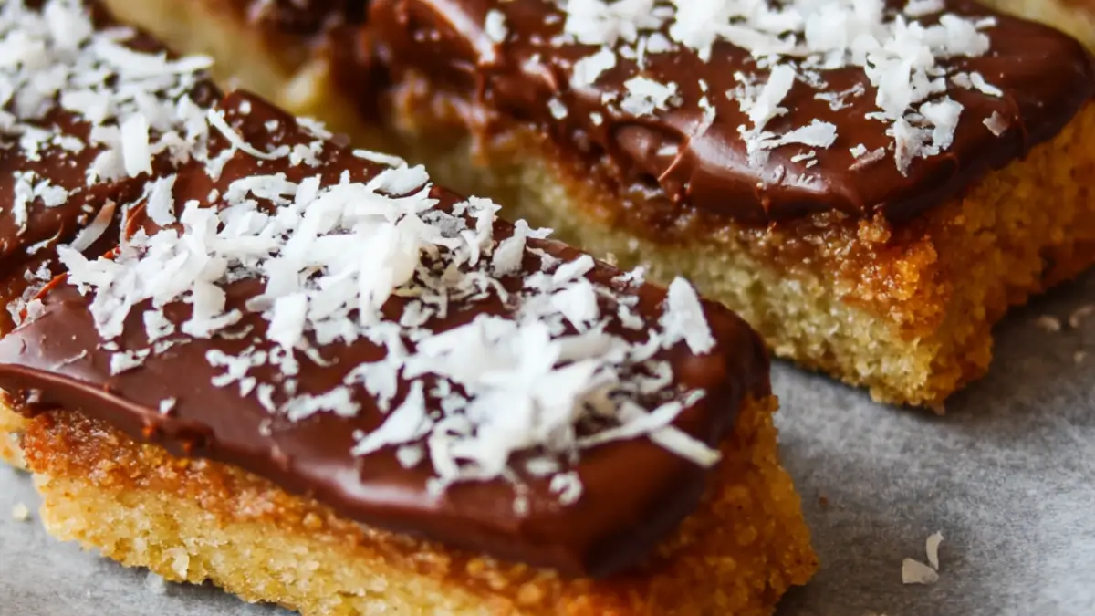Kolasnittar med kärleksmumsglasyr