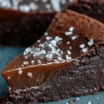 Kladdkaka med kola och flingsalt