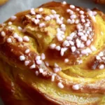 Stora maffiga saffransbullar med vaniljkräm