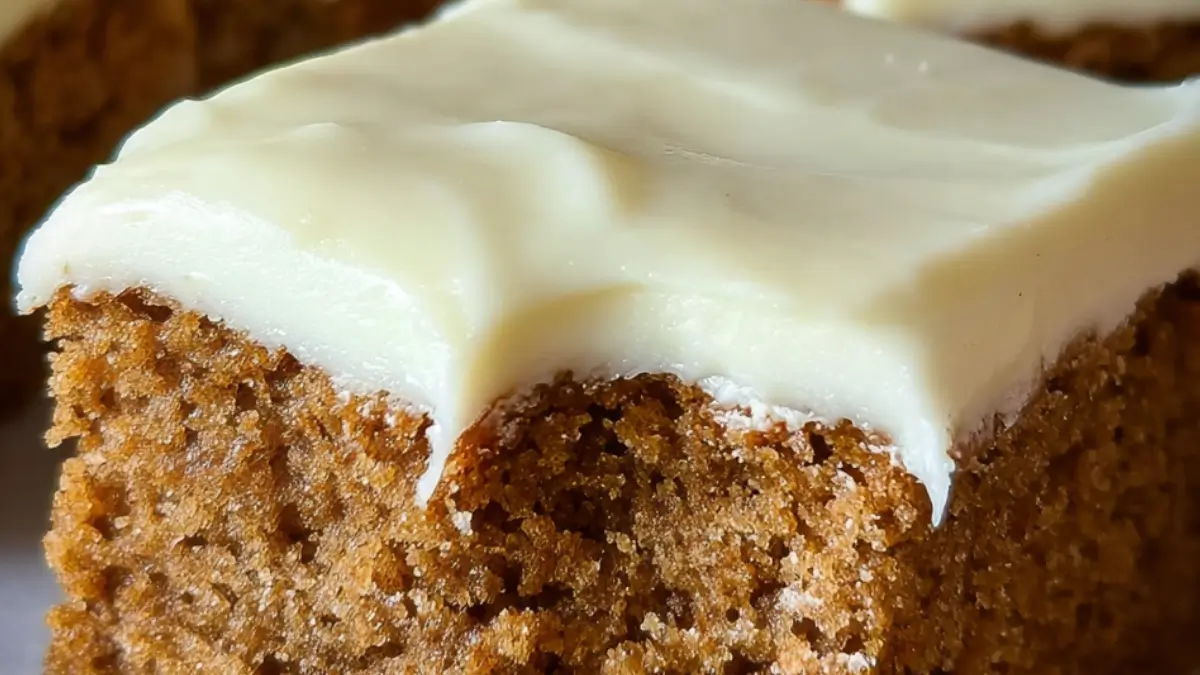 Pepparkaksrutor med ädelostfrosting