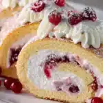 Rulltårta fylld med lingonglass