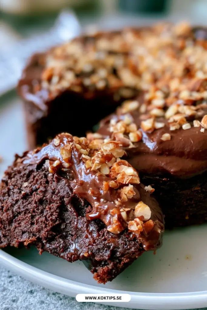 Saftig glutenfri chokladkaka med chokladfrosting som alltid lyckas