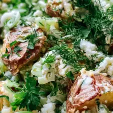 Krispig potatissallad recept med kross potatis