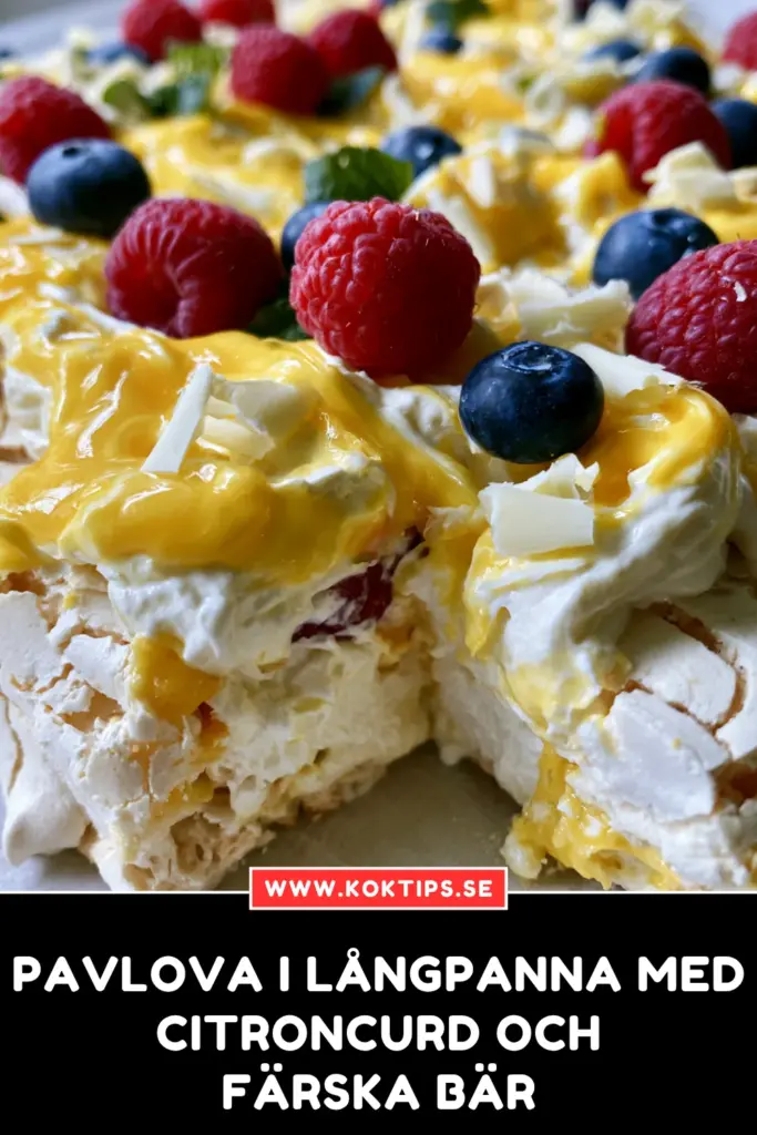 Pavlova i Långpanna med Citroncurd och Färska Bär