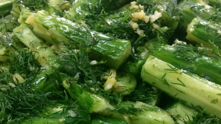 Snabbpressad gurksallad på 10 minuter: fräsch, krispig och fullsmakad