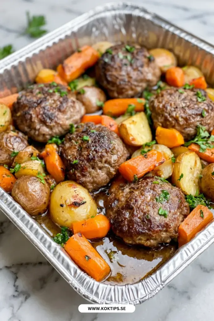 Klassiska ugnsbakade köttfärsbiffar: snabb vardagsmat med potatis och morötter