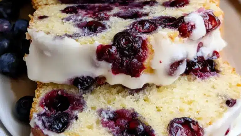 Hemlagad citronkaka med blåbär: så bakar du den perfekta saftiga kakan