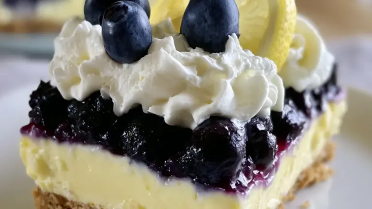 Saftiga citronrutor med blåbär: ett hemlagat recept som aldrig sviker