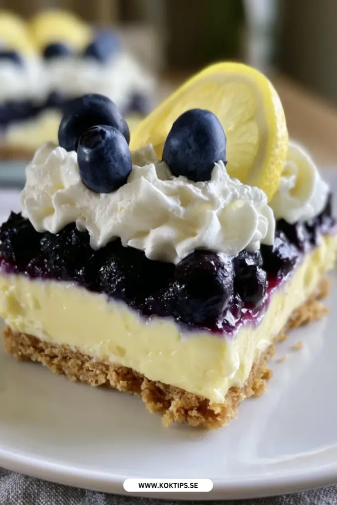Saftiga citronrutor med blåbär: ett hemlagat recept som aldrig sviker
