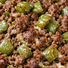 Köttfärsgratäng med paprika och ost recept