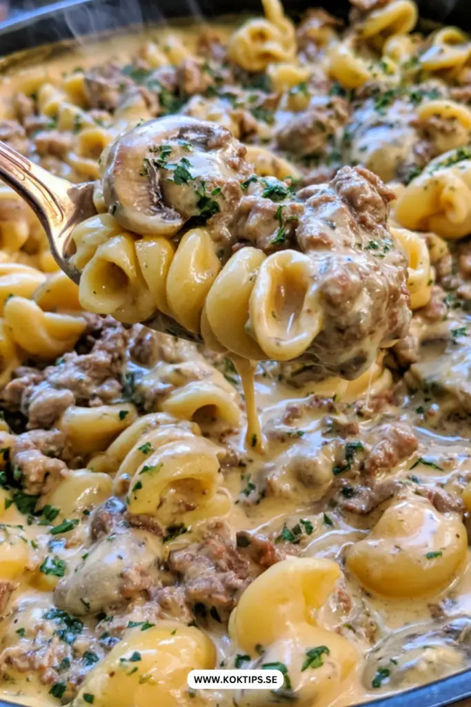 Köttfärsstroganoff med pasta på 30 minuter: enkel och krämig vardag