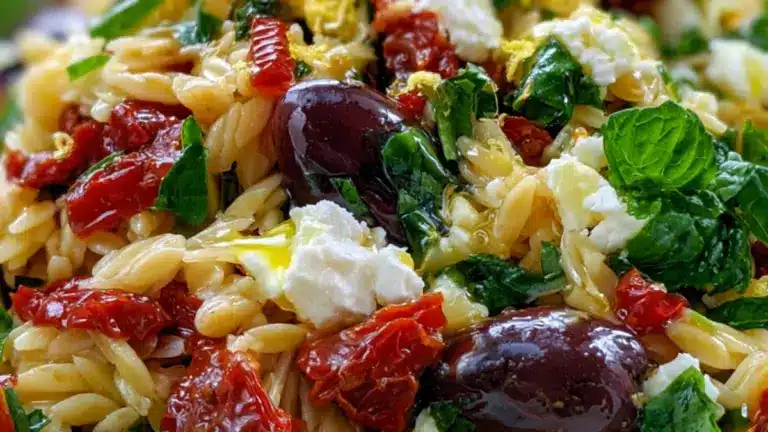 Orzosallad med mediterranska smaker: snabb, hemlagad och alltid uppskattad