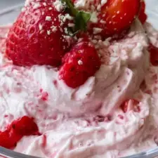 Somrig Jordgubbsmousse i glas Enkelt recept
