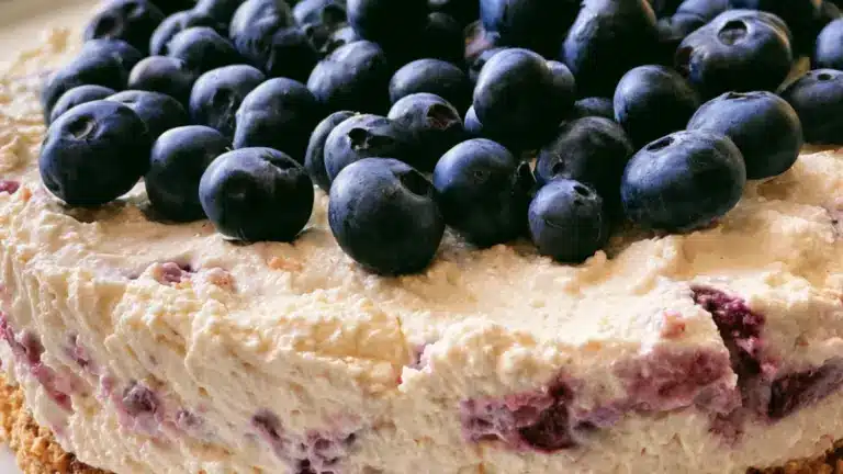 Blåbärscheesecake utan ugn: det krämigaste receptet du någonsin smakat