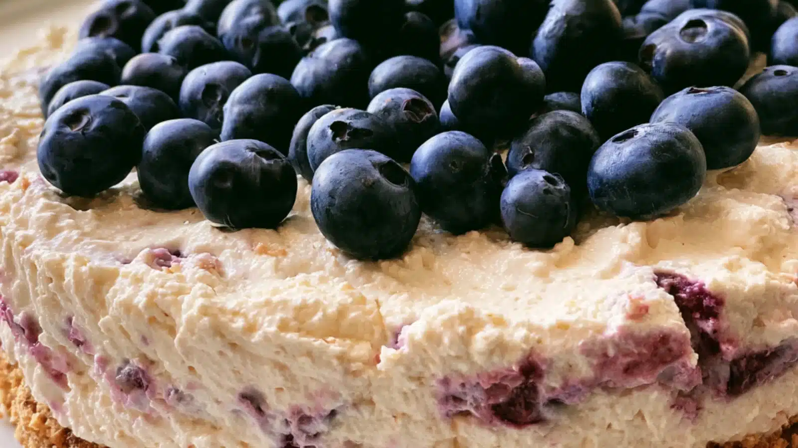 Blåbärscheesecake utan ugn: det krämigaste receptet du någonsin smakat
