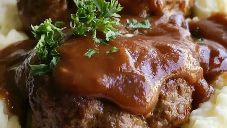 Köttfärsbiffar med brunsås – enkel och krämig vardagsklassiker