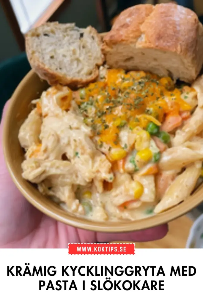 Krämig kycklinggryta med pasta: ett klassiskt hemlagat recept från slökokaren