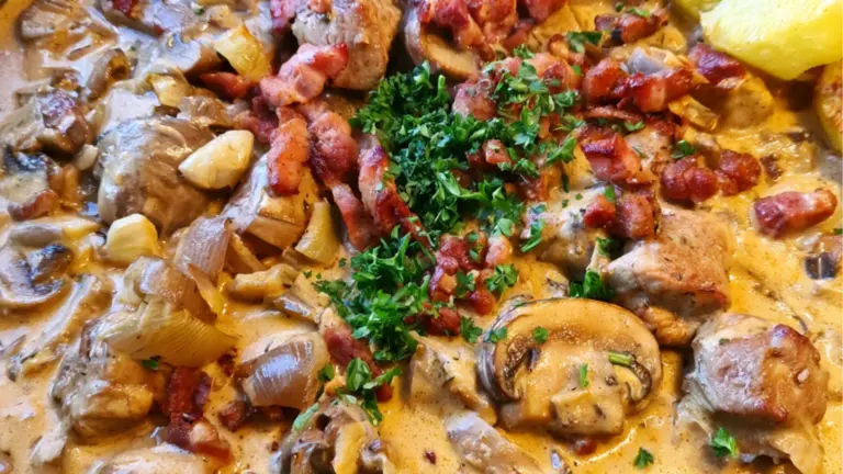 Bästa fläskfilégryta med rostad potatis och len, krämig sås